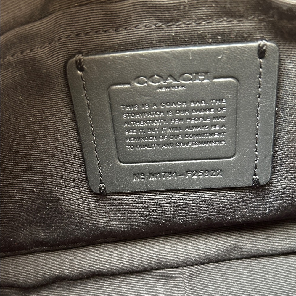 Coach Isla Black Camera Crossbody Bag - Picture 4 of 12